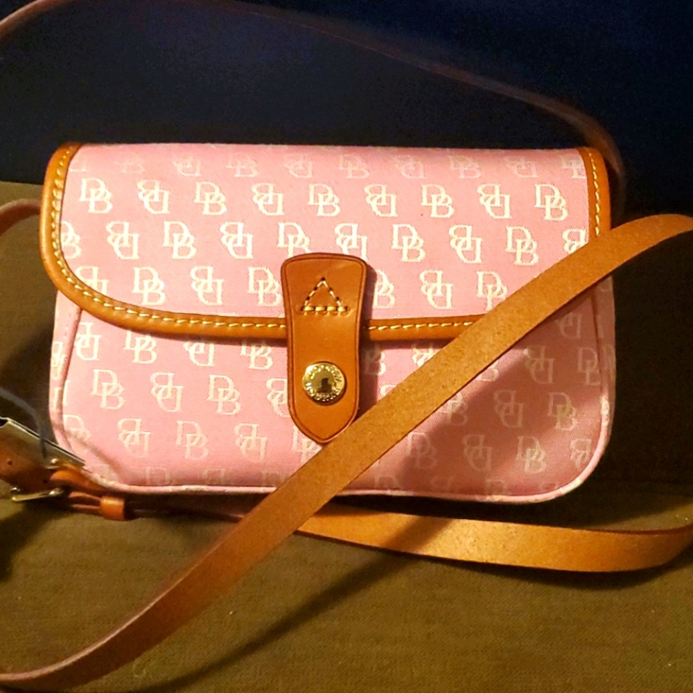 Dooney & Bourke Small E/W crossbody purse